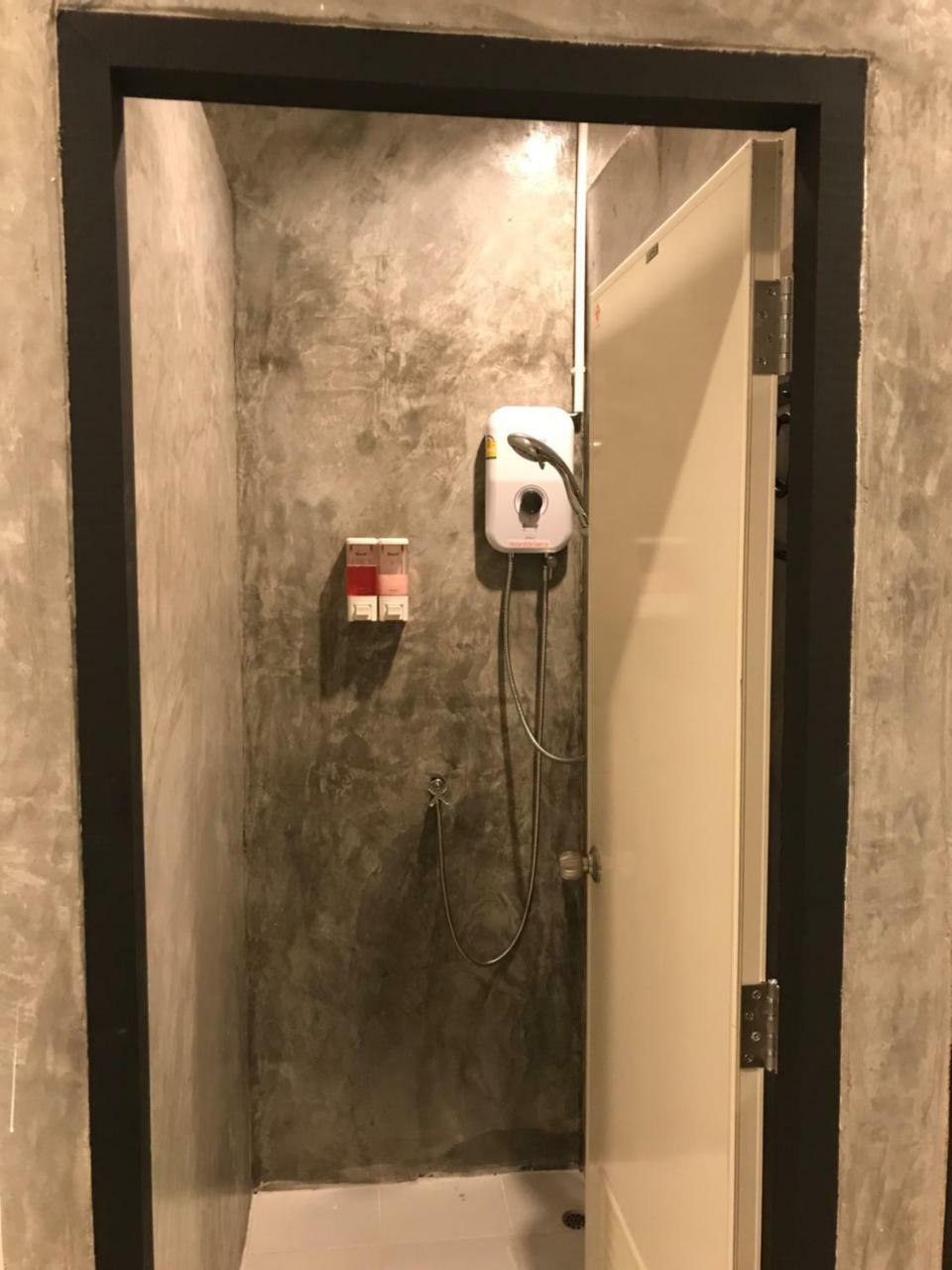 Baan Wararin Hostel Pattaya Ngoại thất bức ảnh
